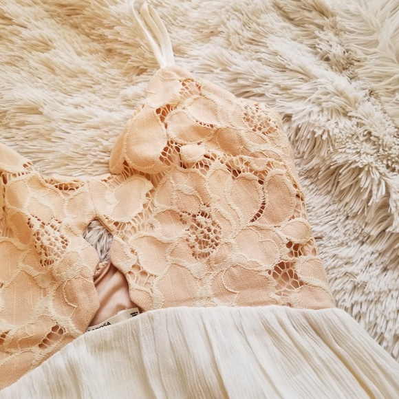 Tularosa Tops - Tularosa lace empire waist top